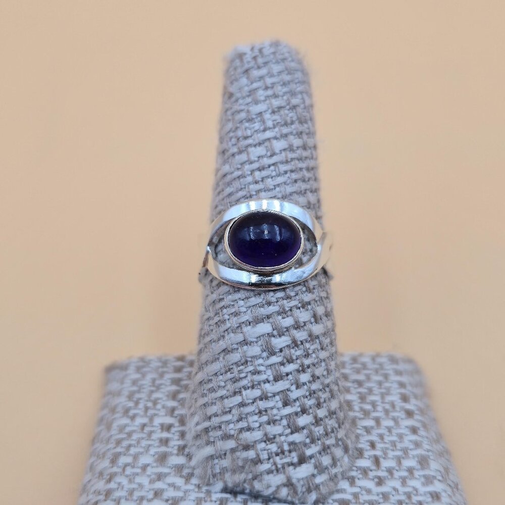 Size 7.5 Sterling Silver Handmade Oval Amethyst Quality Ring A4711